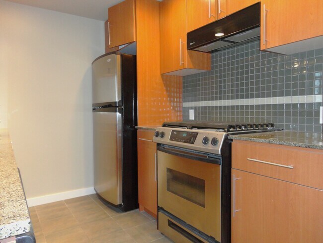 Building Photo - 1706-455 Beach Crescent