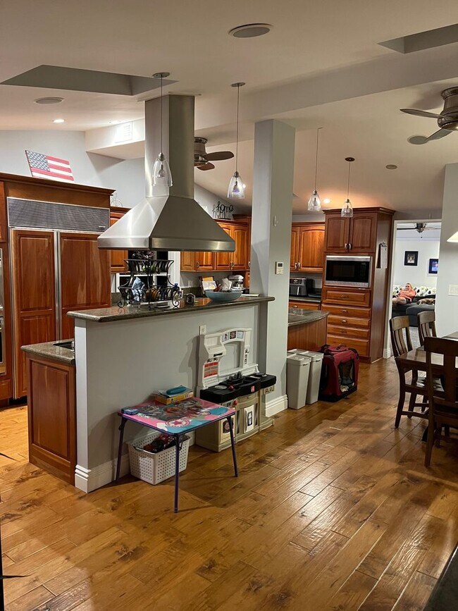Foto del edificio - $5,700 - 5BR/2.5BA Single-Story Home in Pr...