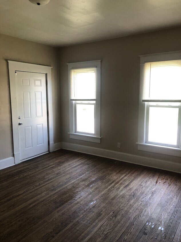 Entry Area - 1000 7th Ave