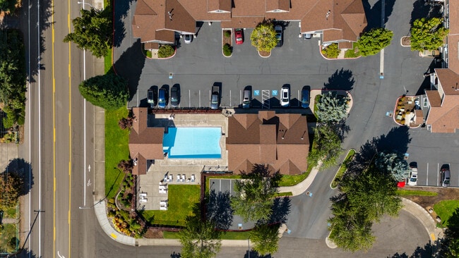 Piscina y casa club - 10800 SE 17th Cir