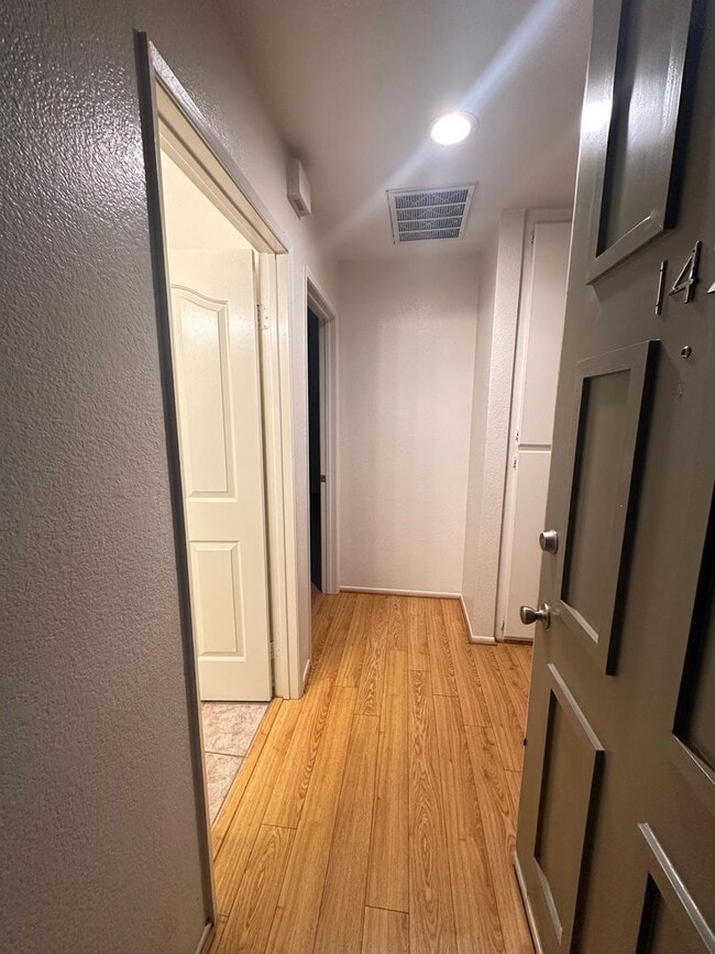 Foto del edificio - (PENDING APPLICATION) Gated West Lancaster...