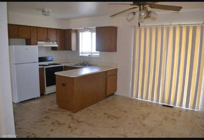 Building Photo - 2 br, 2 bath House - 18515 E 12 Mile Rd