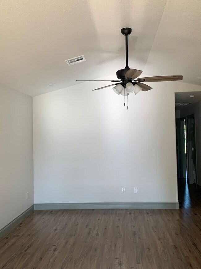 Building Photo - Beautiful New Construction
