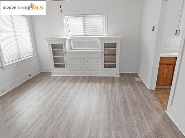 Building Photo - 5549 Harvey Ave