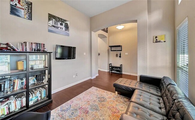 Foto del edificio - 3701 Castleton Dr