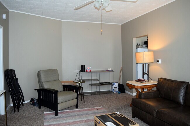 Living Room - 427 N Summit Ave