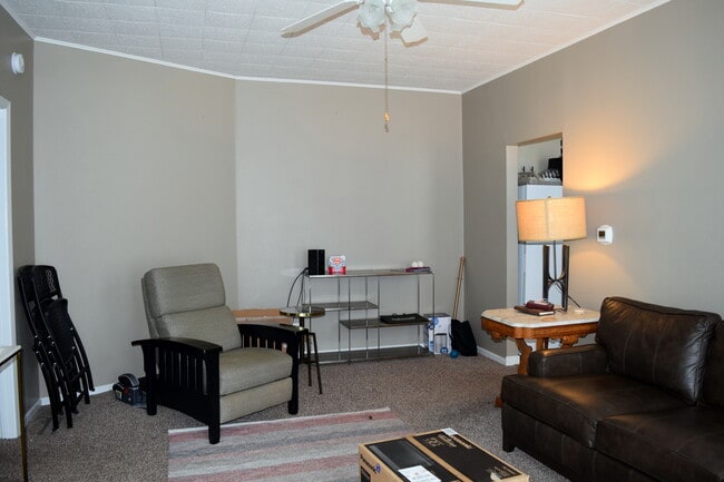 Living Room - 427 N Summit Ave