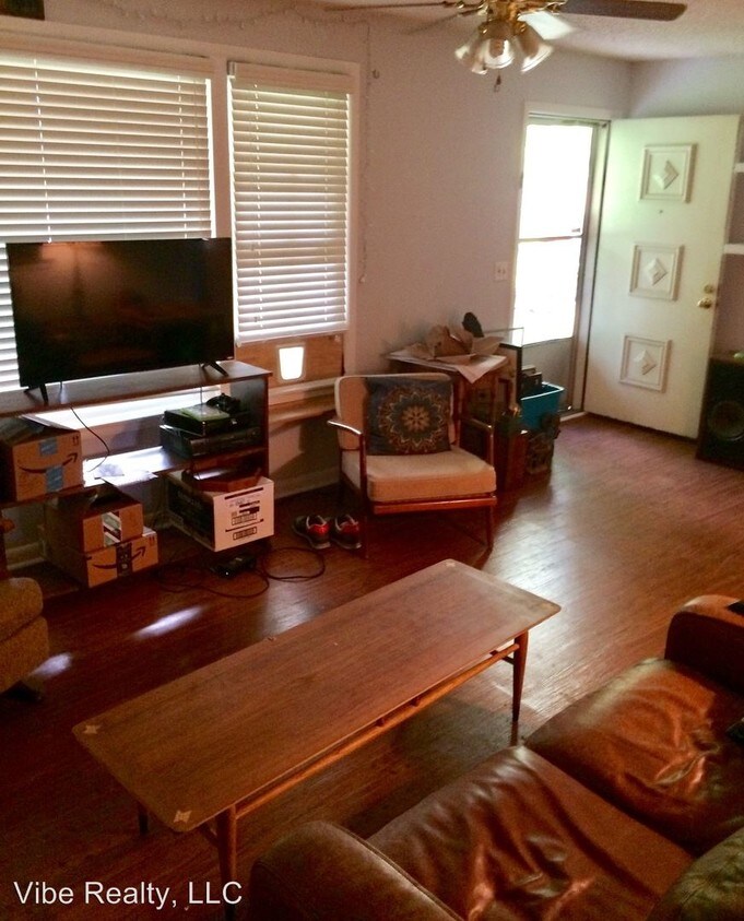 Foto del edificio - 1398 Riverwood Dr