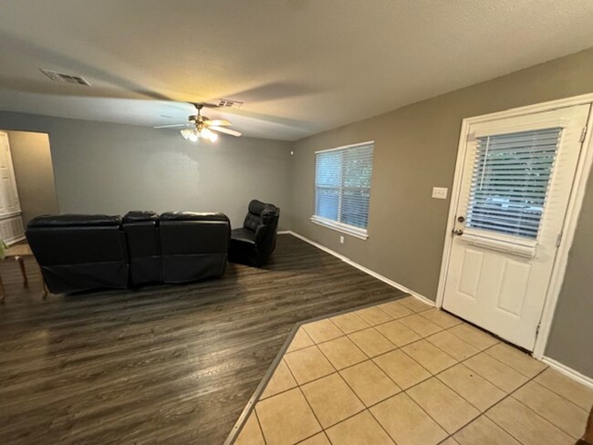Foto del edificio - Nice 3 bedroom 2 Bath One Story Home