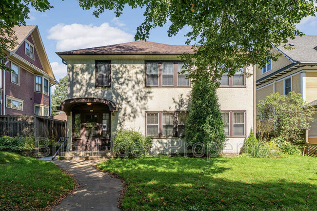 Building Photo - 969 St Clair Ave