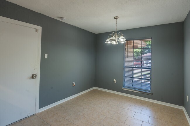 Building Photo - 4515 Oak Shadows Dr