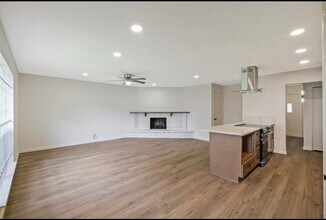 Building Photo - 5007 Ridgecreek Dr