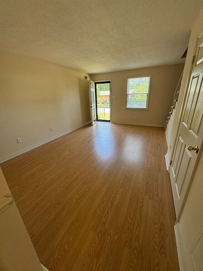 Foto del edificio - 110 11th Ave NW