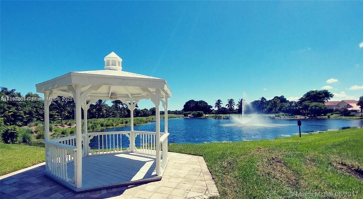 Foto principal - 9801 NW 45th Ln