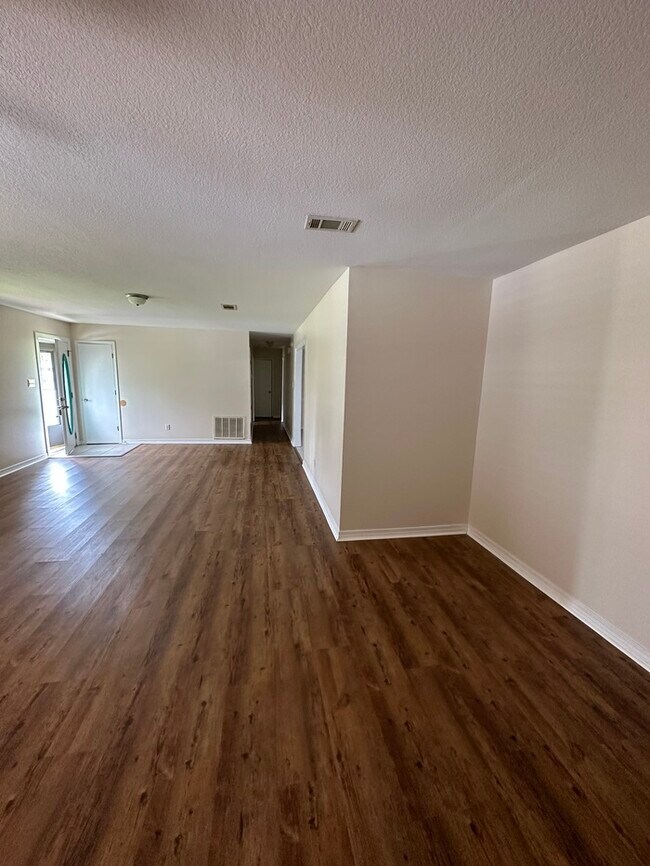 Building Photo - Beautiful 3/2 house in Gulfport, MS