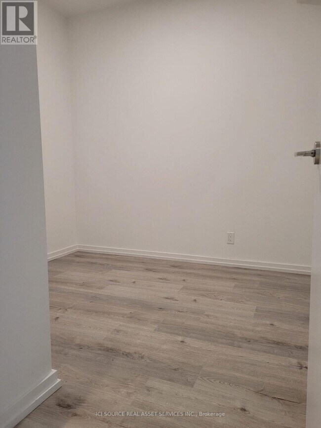 Photo du bâtiment - 1000-1000 Portage Pkwy