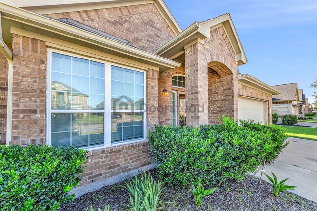 Building Photo - 1311 S Maple Dr