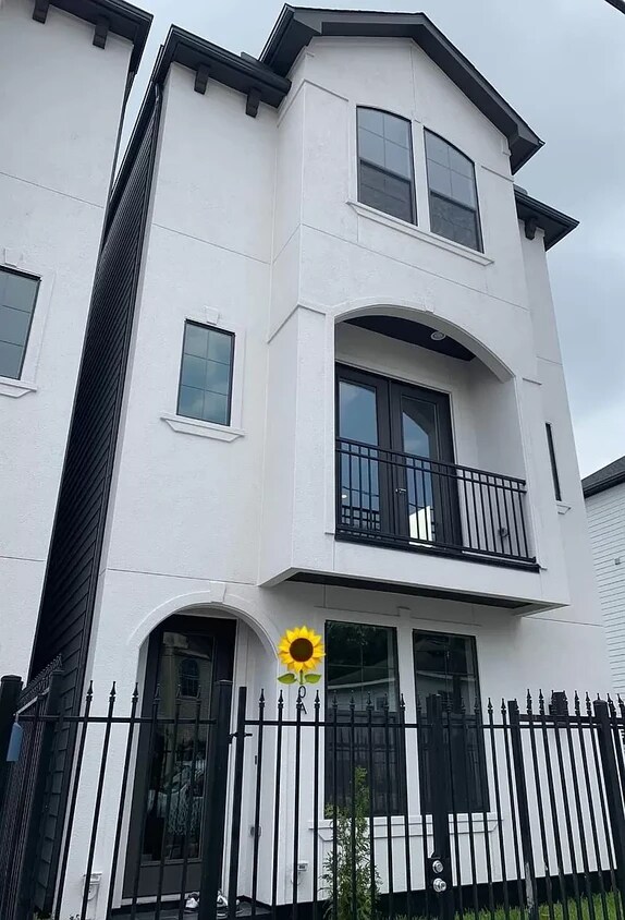 Foto principal - 3810 Sherman St