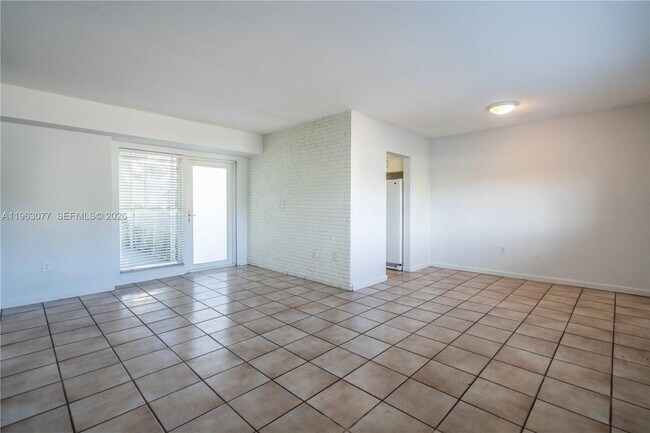 Foto del edificio - 1940 Biarritz Dr