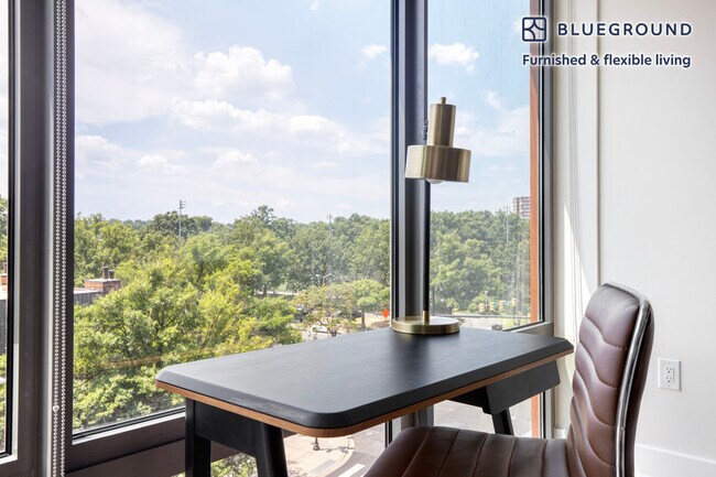 Foto del edificio - 1446 S Grant St