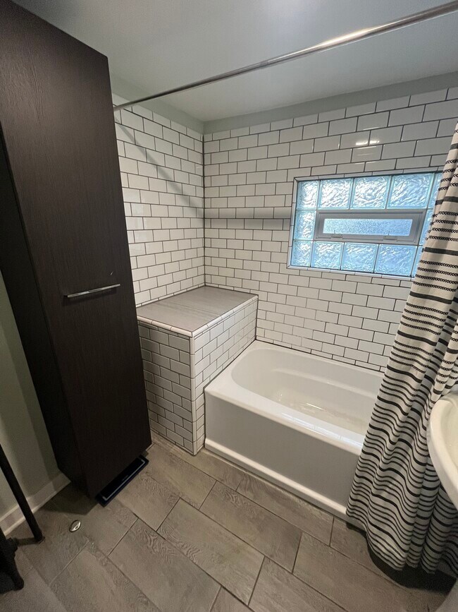 Full Bathroom - 313 E Smith St