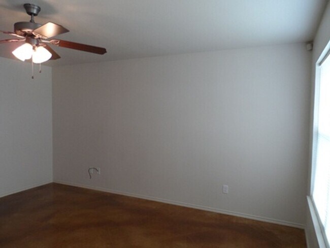 Building Photo - 6301 Temora Loop