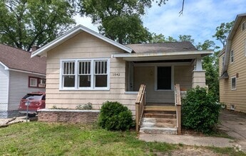 Building Photo - 1042 Ada Ave