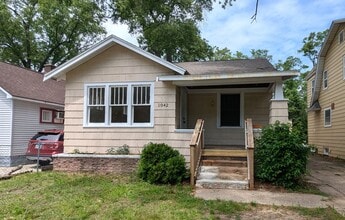 Building Photo - 1042 Ada Ave