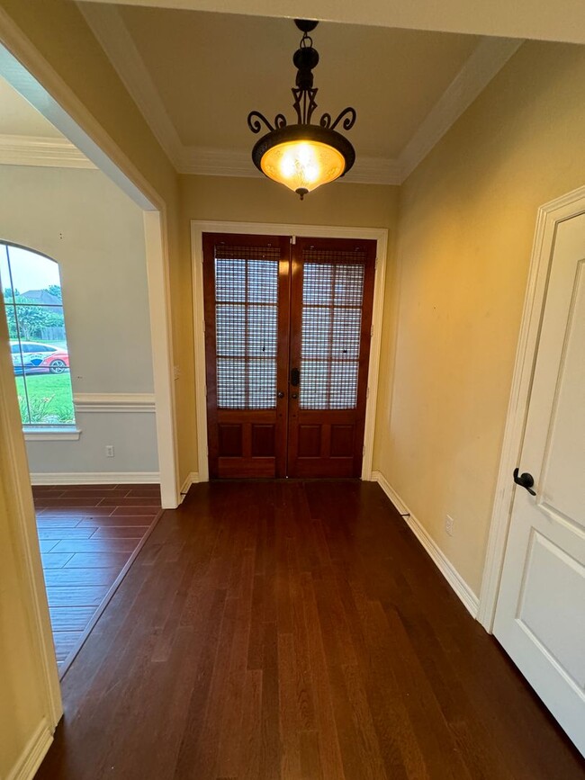 Building Photo - HIDDEN TRACE BEAUTY IN GATED COMMUNITY!