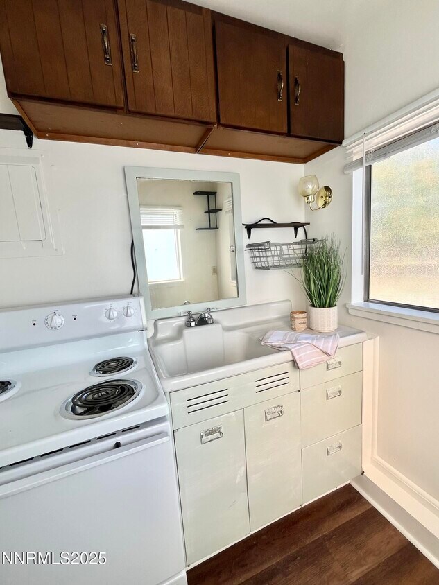 Foto principal - 1224 E St
