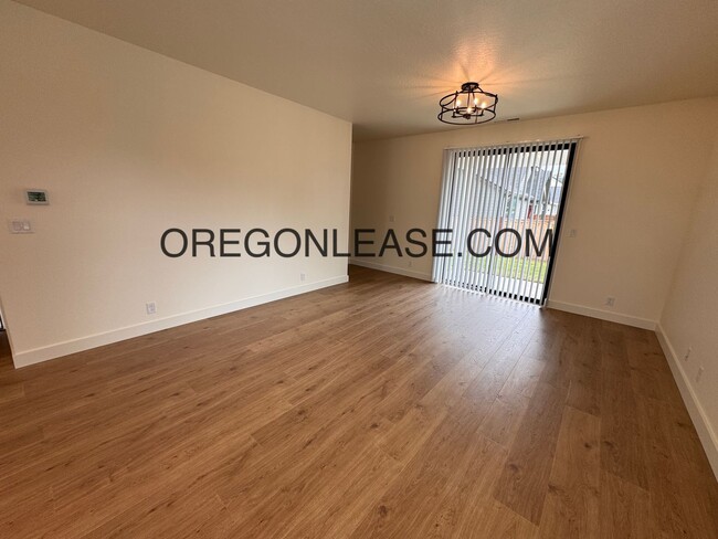 Building Photo - Brand New 3-Bed, 2.5-Bath Townhouse in Coburg