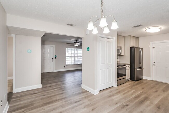 Foto del edificio - 4914 Reagan Ave