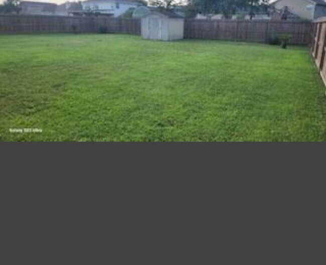 Gran patio trasero, perfecto para reuniones. - 39152 Cajun Bayou Ave