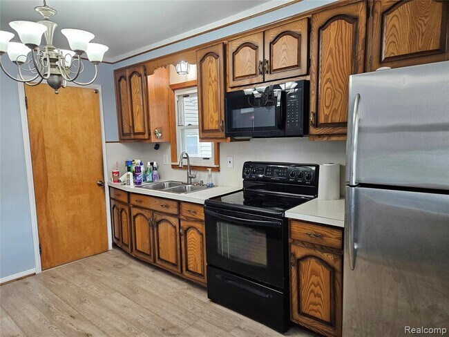 Building Photo - 736 Garfield Ave