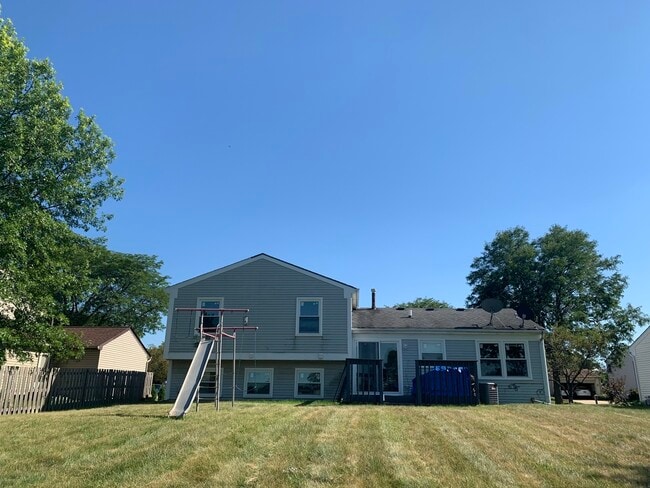 Building Photo - 2216 Briar Hill Dr