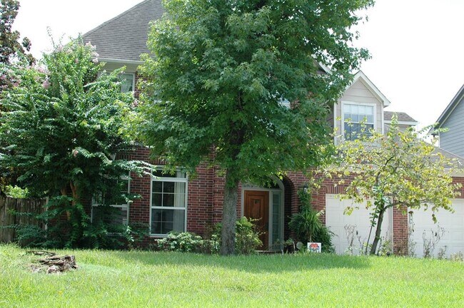 Building Photo - 4621 Maple St