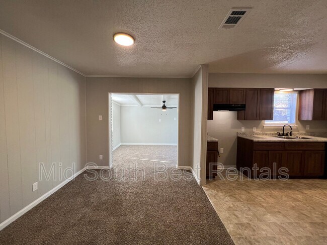 Building Photo - 4373 Deerland St