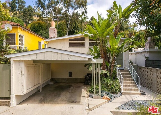 Foto del edificio - 8531 Walnut Dr