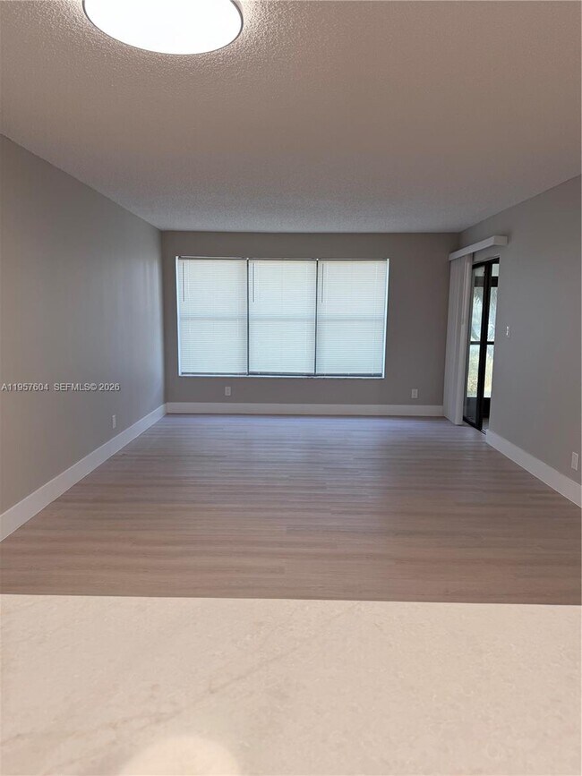 Foto del edificio - 2324 S Cypress Bend Dr