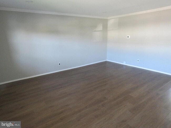 Building Photo - 3207 Fairdale Rd