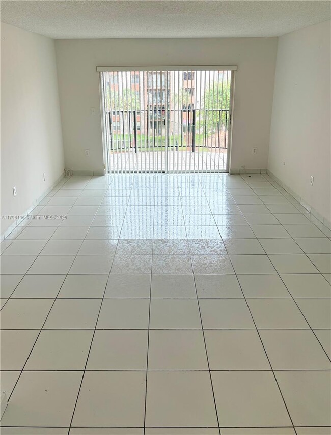 Foto del edificio - 5201 NW 7th St