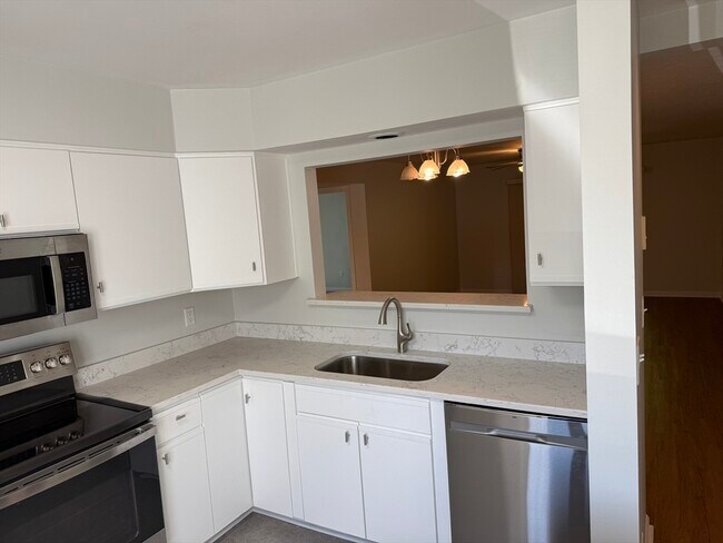 Foto del edificio - 330 Sunderland Rd