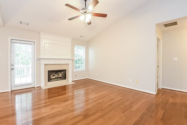 Building Photo - 208 Pebble Creek Ct