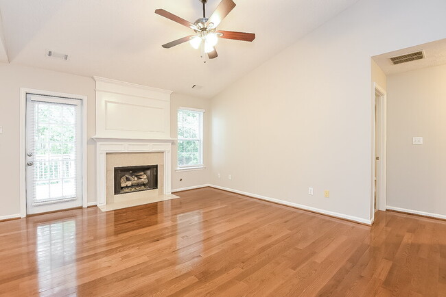 Foto del edificio - 208 Pebble Creek Ct