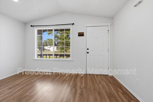 Foto del edificio - 1020 Aspen Grove St