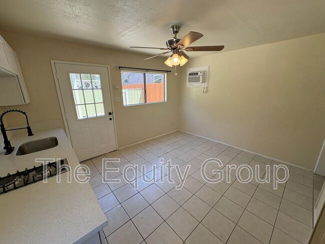 Building Photo - 1085 E Academy Ave