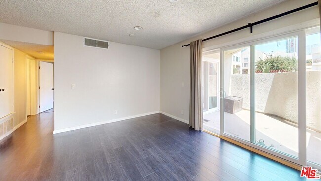 Building Photo - 1118 Valencia St