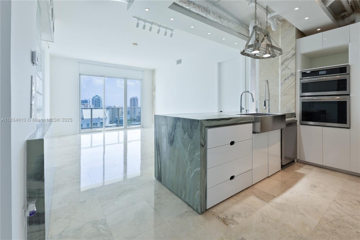 Primary Photo - 1155 Brickell Bay Dr