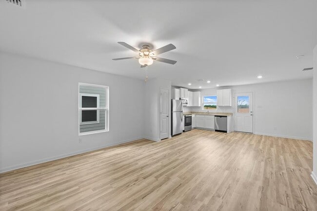 Building Photo - 376 Low Pasture Trl