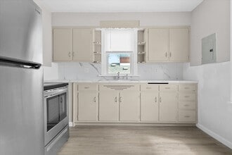 Building Photo - 1301 Pine St